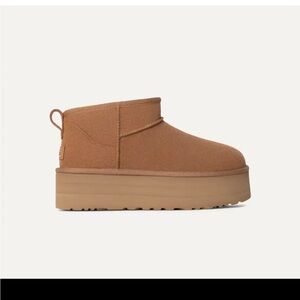 Ugg - Classic Ultra Mini Platform - Size 8 - Great Condition